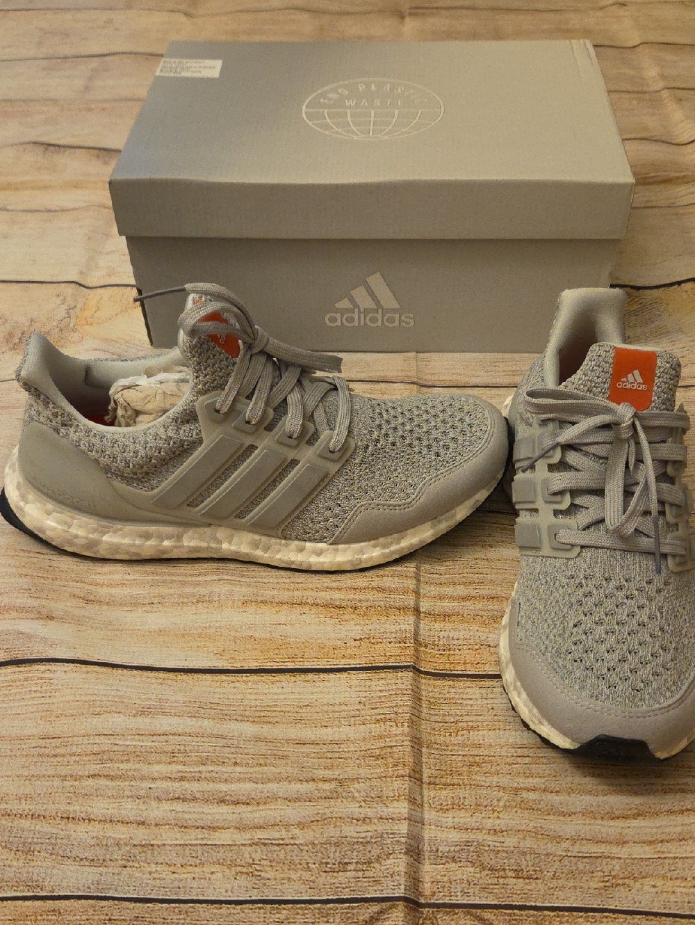 Adidas Ultraboost 5.0 DNA Size 7 Mens / 8 1/2 Women